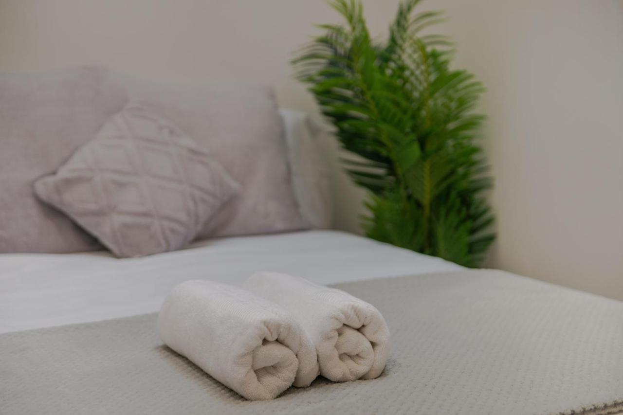 Stylish Two Bedroom Apartment By Central London With Garden Kültér fotó
