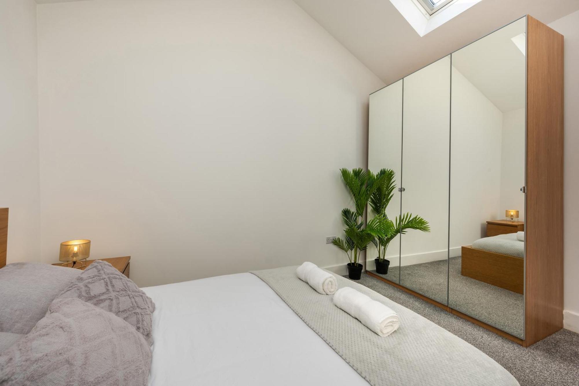 Stylish Two Bedroom Apartment By Central London With Garden Kültér fotó
