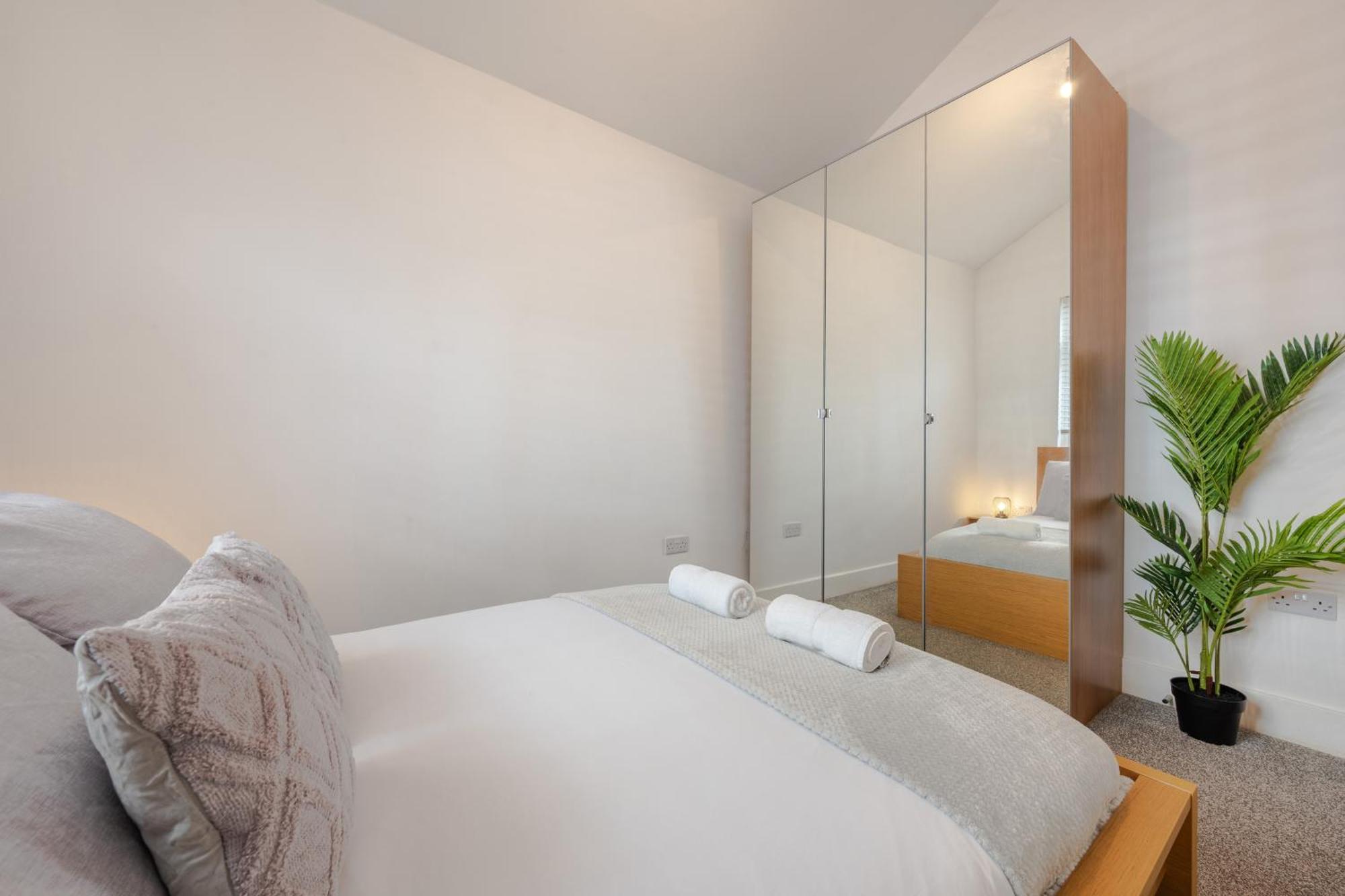 Stylish Two Bedroom Apartment By Central London With Garden Kültér fotó
