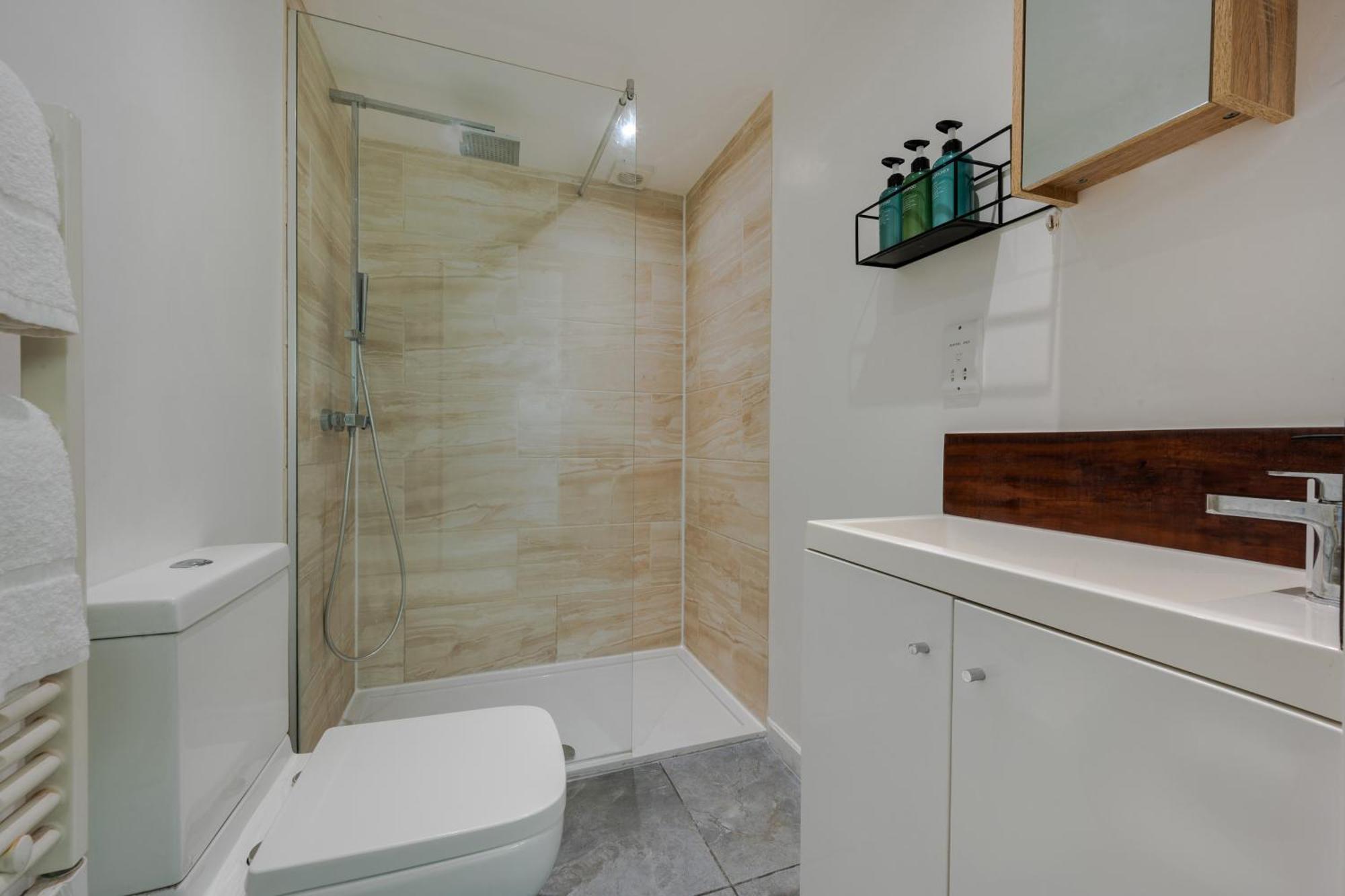 Stylish Two Bedroom Apartment By Central London With Garden Kültér fotó